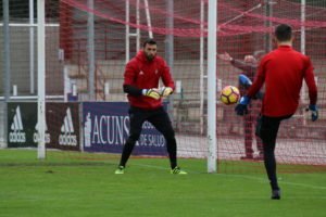Salvatore Sirigu, en Tajonar con Osasuna  