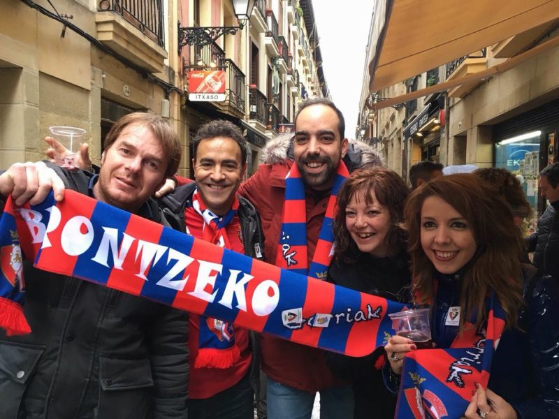 Invasión rojilla en Donostia  