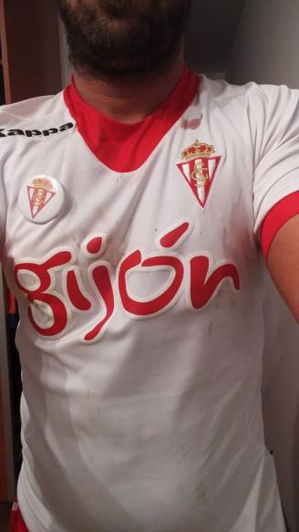 Un pamplonés aficionado del Sporting pide ayuda para identificar a sus agresores tras sufrir una paliza en San Fermín  