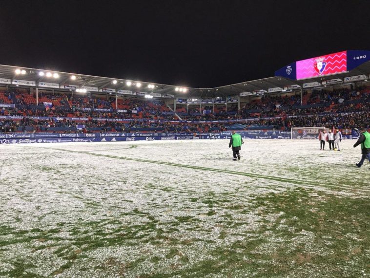 Indignación en la afición: el árbitro suspende el Osasuna-Nàstic por la nieve  