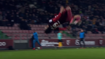 Rivière sí da volteretas en el Metz. ¡VAYA GOLAZO!  