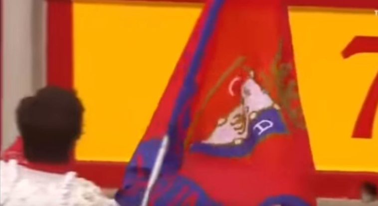 El torero Roca Rey enarbola la bandera de Osasuna y el tendido enloquece  