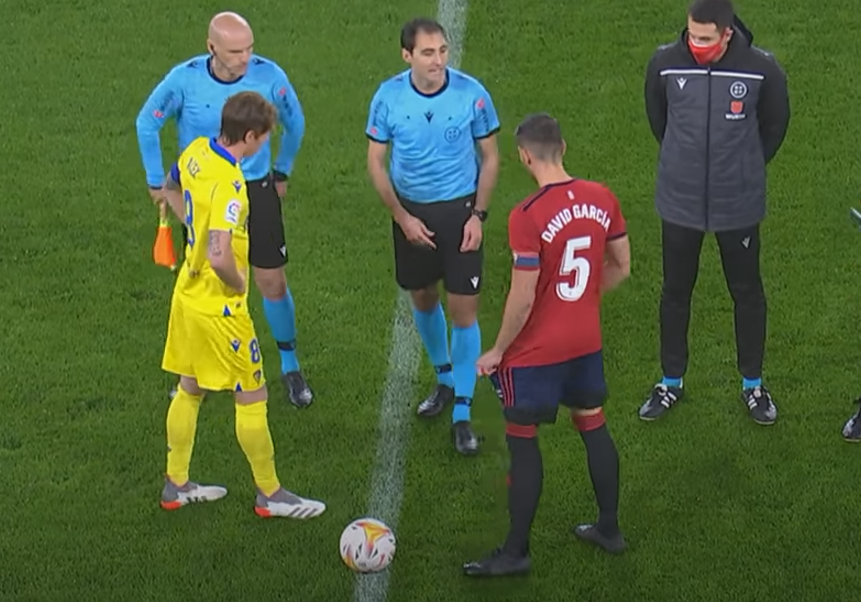 Un aficionado del Cádiz se planta en Tajonar para mandar un mensaje a los jugadores de Osasuna  
