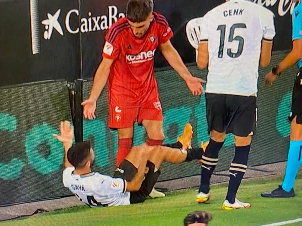 Tremendo enfado del Pipo Baraja por el córner que le dio la victoria a Osasuna  