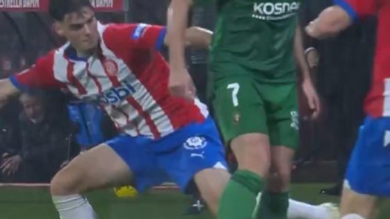 Moncayola emula a Romario con una cola de vaca para salir de la presión  