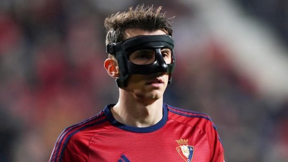 DAZN omite a Budimir del pichichi e indigna a la afición rojilla  