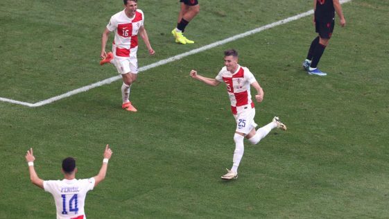 El delantero de Osasuna, Ante Budimir, sale al rescate de Croacia y la hace soñar con los octavos de final de la Eurocopa  