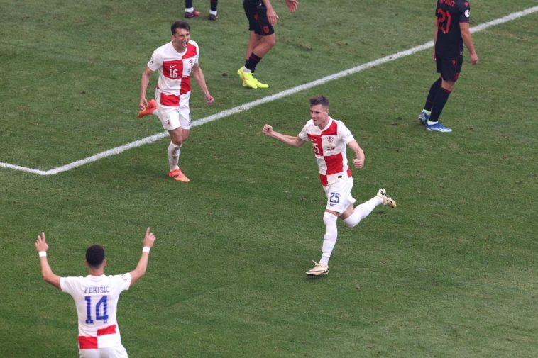 El delantero de Osasuna, Ante Budimir, sale al rescate de Croacia y la hace soñar con los octavos de final de la Eurocopa  