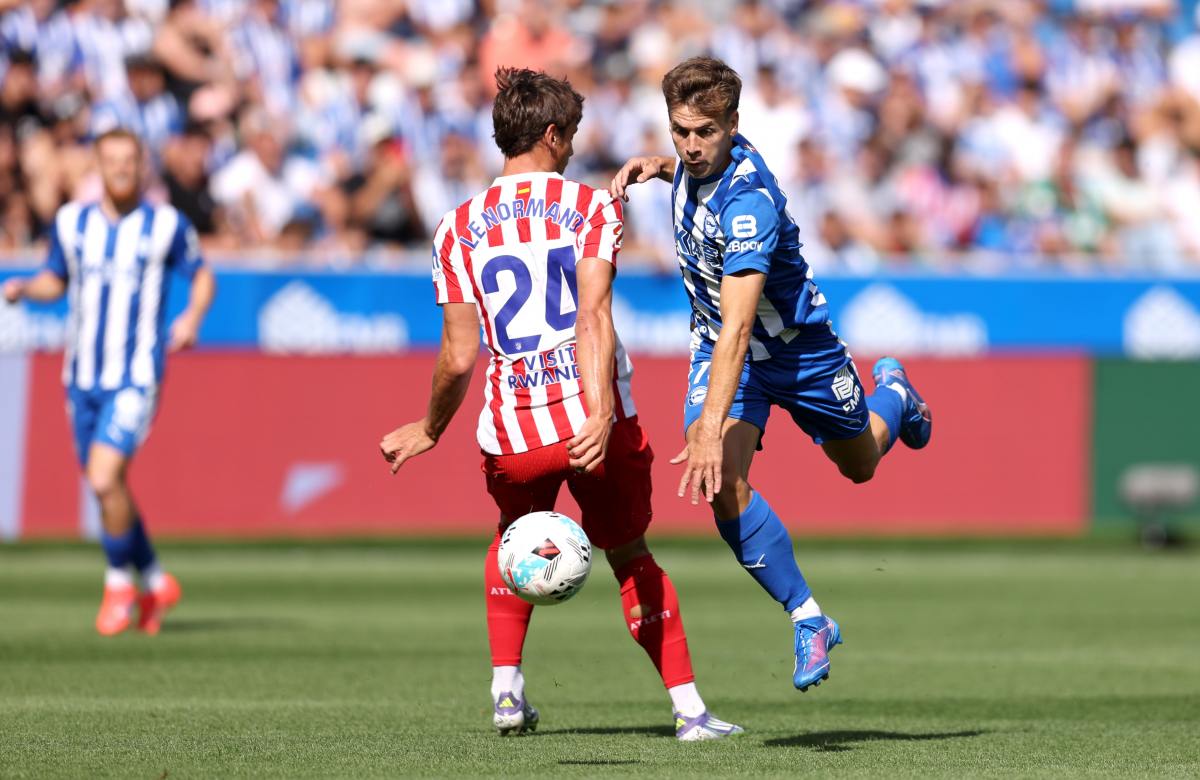 Pablo Ibáñez cae de pie en el Alavés  