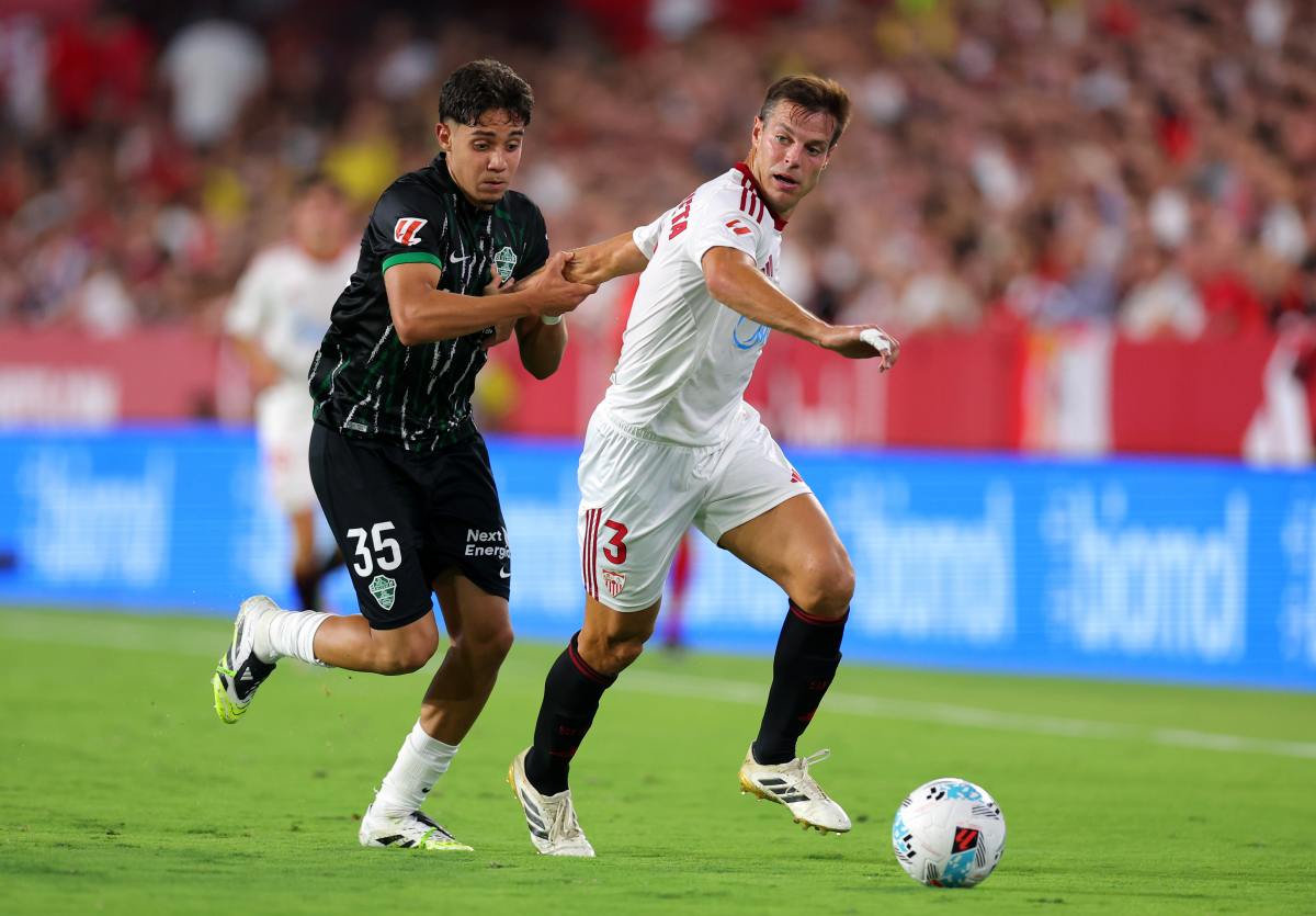 Azpilicueta demuestra que aún tiene cuerda para la élite  